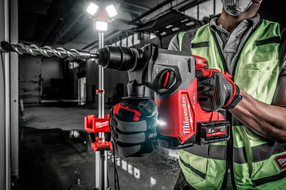 26 mm SDS-Plus hammer drill with FIXTEC™ M18 FUEL™ chuck