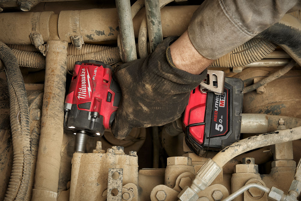 M18 FUEL™ compact impact wrench with ½″ square F drive