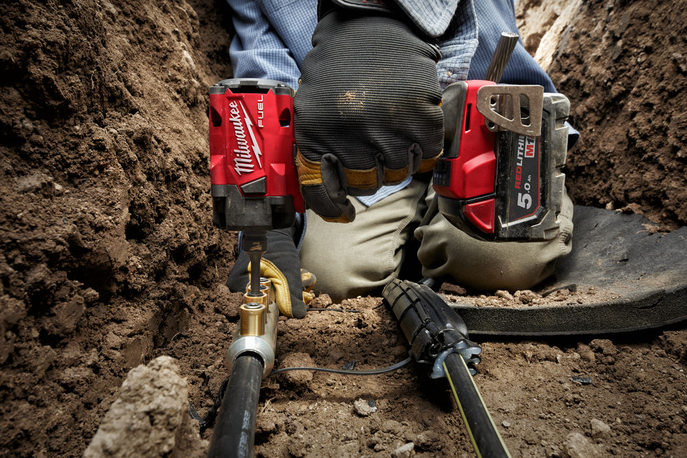 M18 FUEL™ compact impact wrench with ½″ square F drive