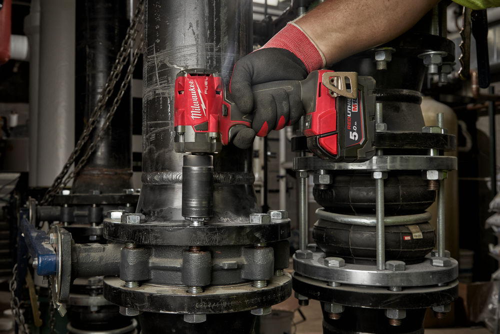 M18 FUEL™ compact impact wrench with ½″ square F drive